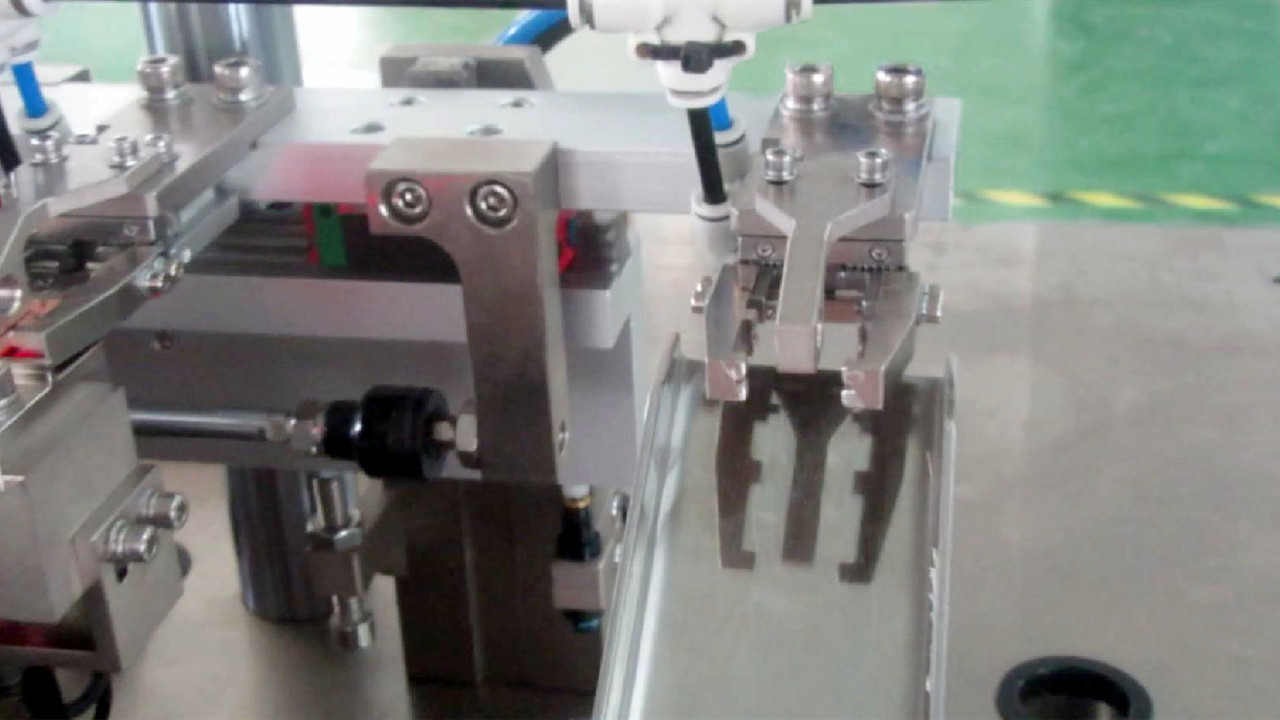 Dynamic spring contact rive machine