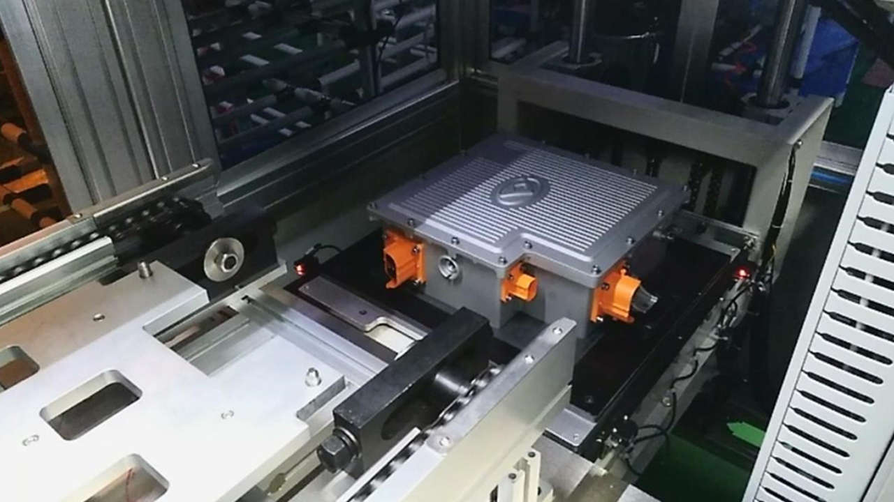 PDU lock screw machine