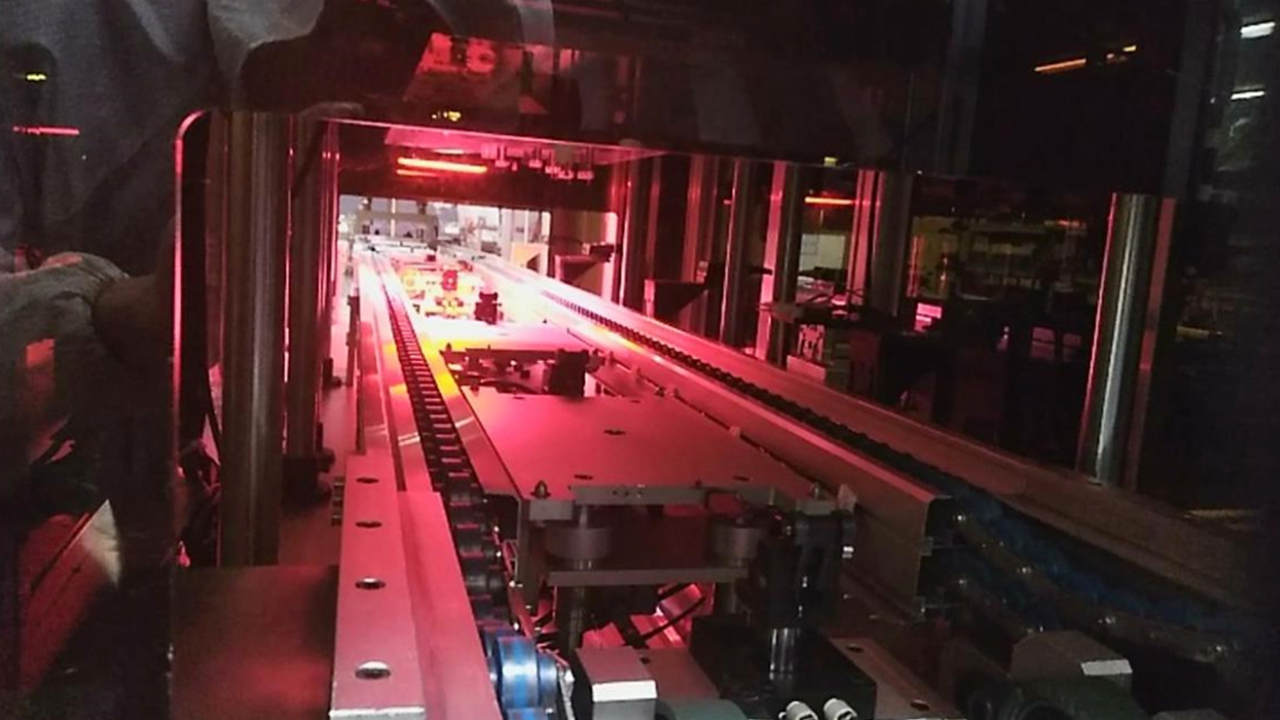 PDU lock screw machine