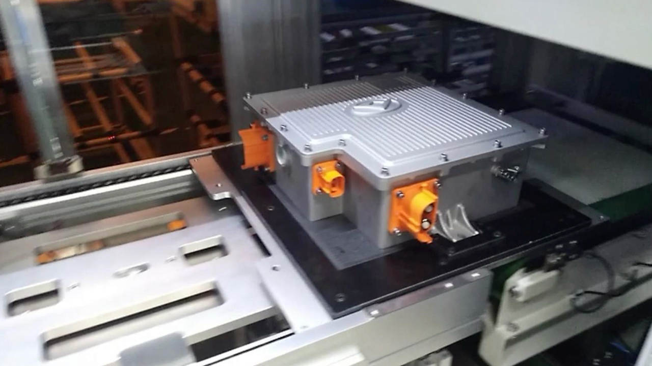 PDU lock screw machine